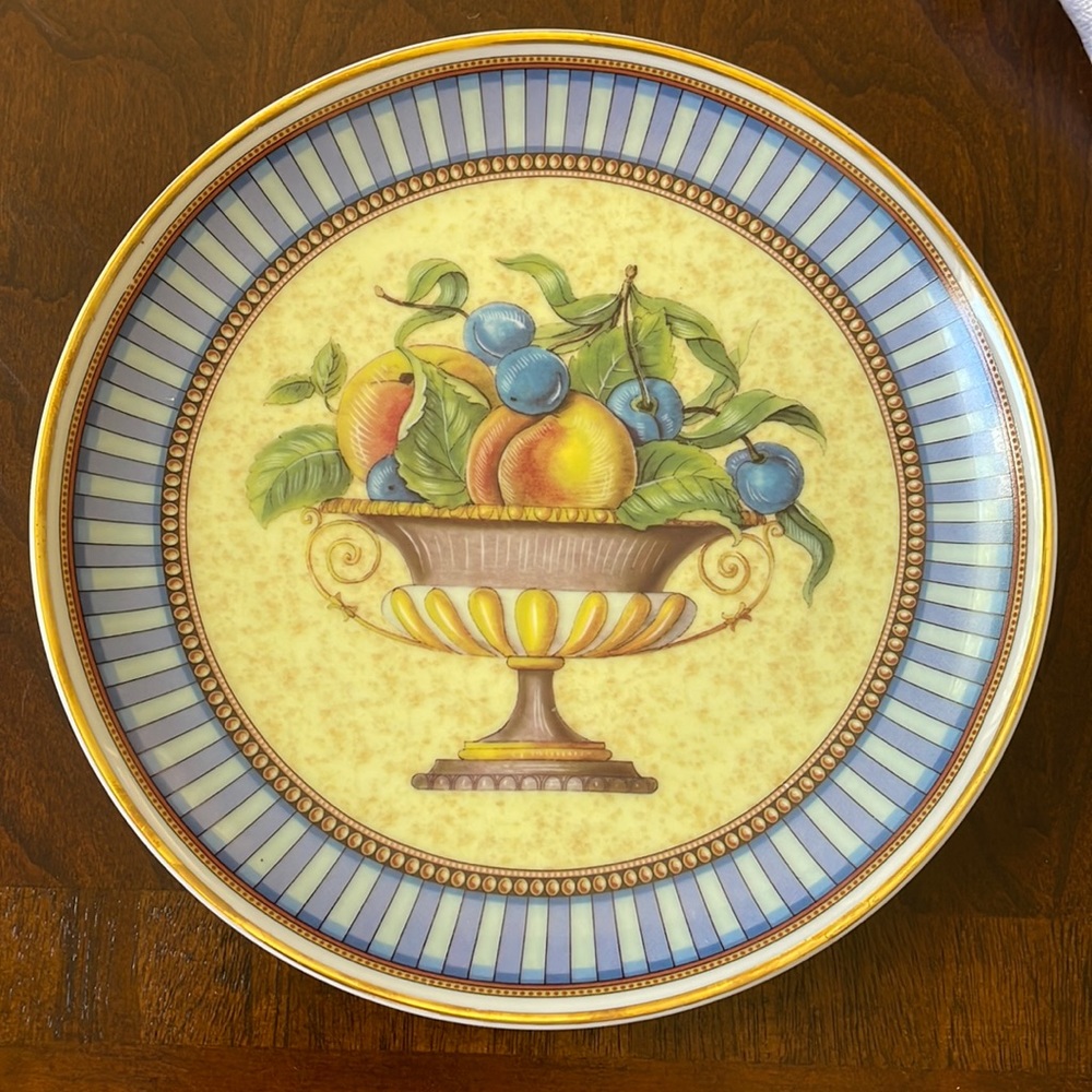 Porcelain Limoges Renaissance 7.75” plate gold rim plums and peaches